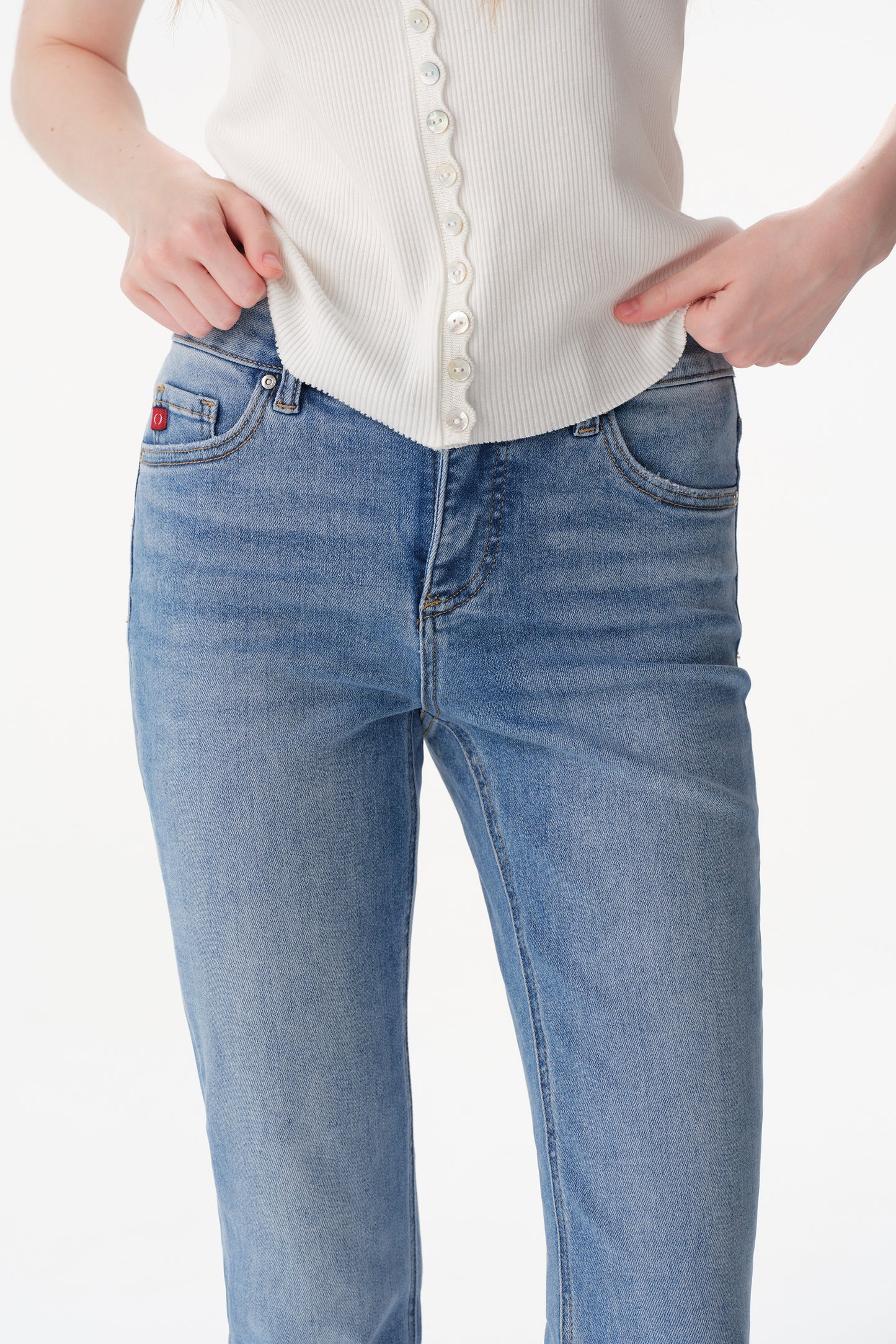 The Eloise Mid Rise Cuffed Straight Ankle Jeans ESFT620503