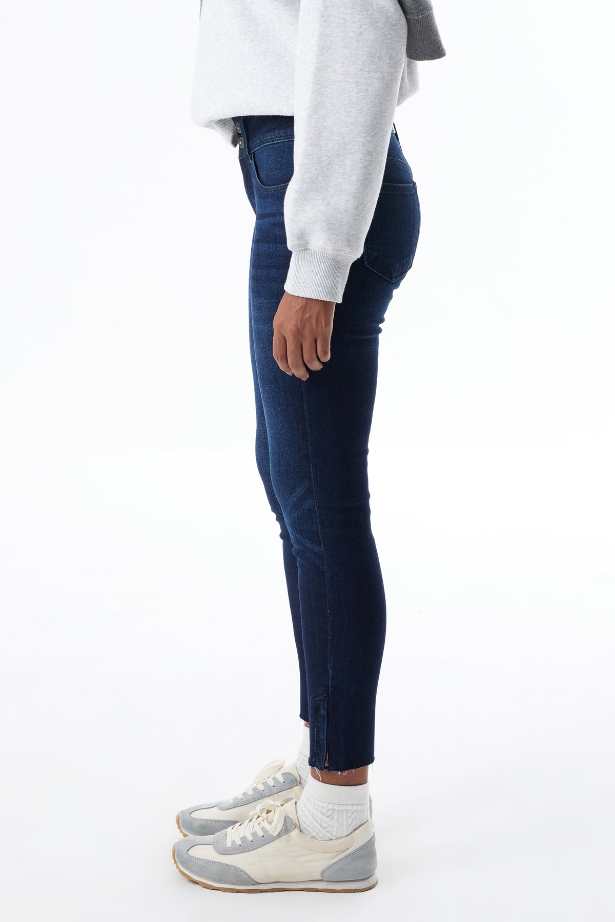 The Luna Low Rise Skinny Cropped Jeans ESFS640203