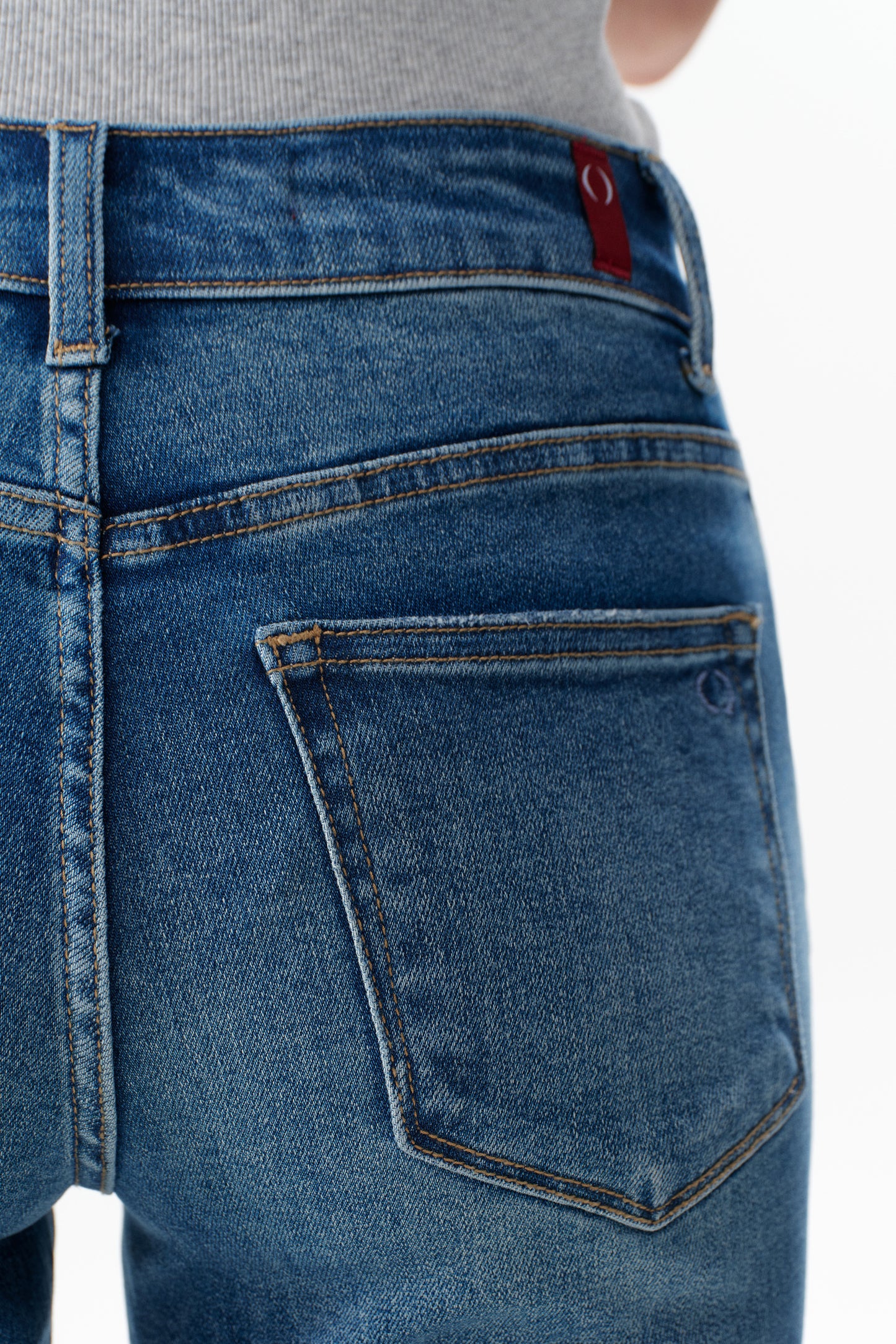 The Eloise Mid Rise Cuffed Straight Ankle Jeans ESFT620503