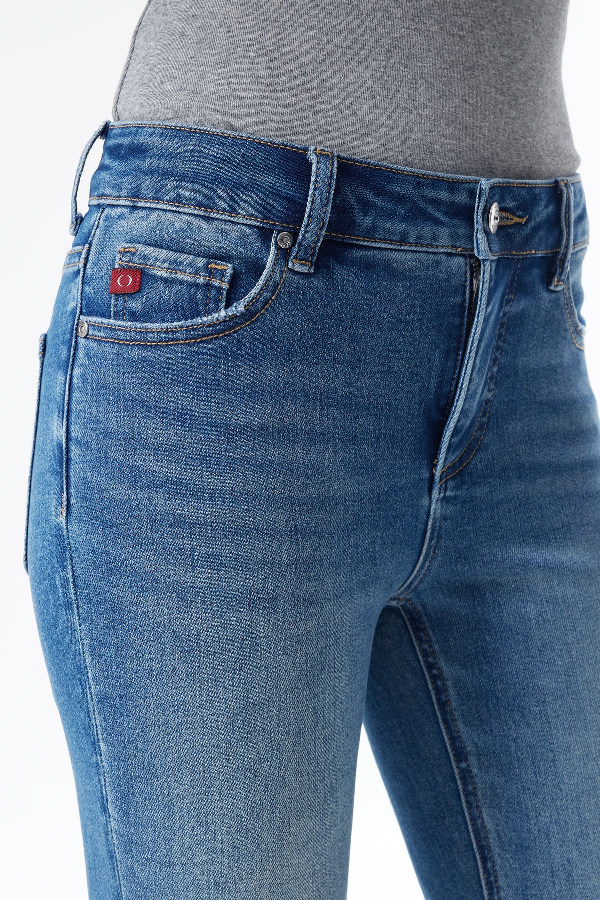 The Eloise Mid Rise Cuffed Straight Ankle Jeans ESFT620503