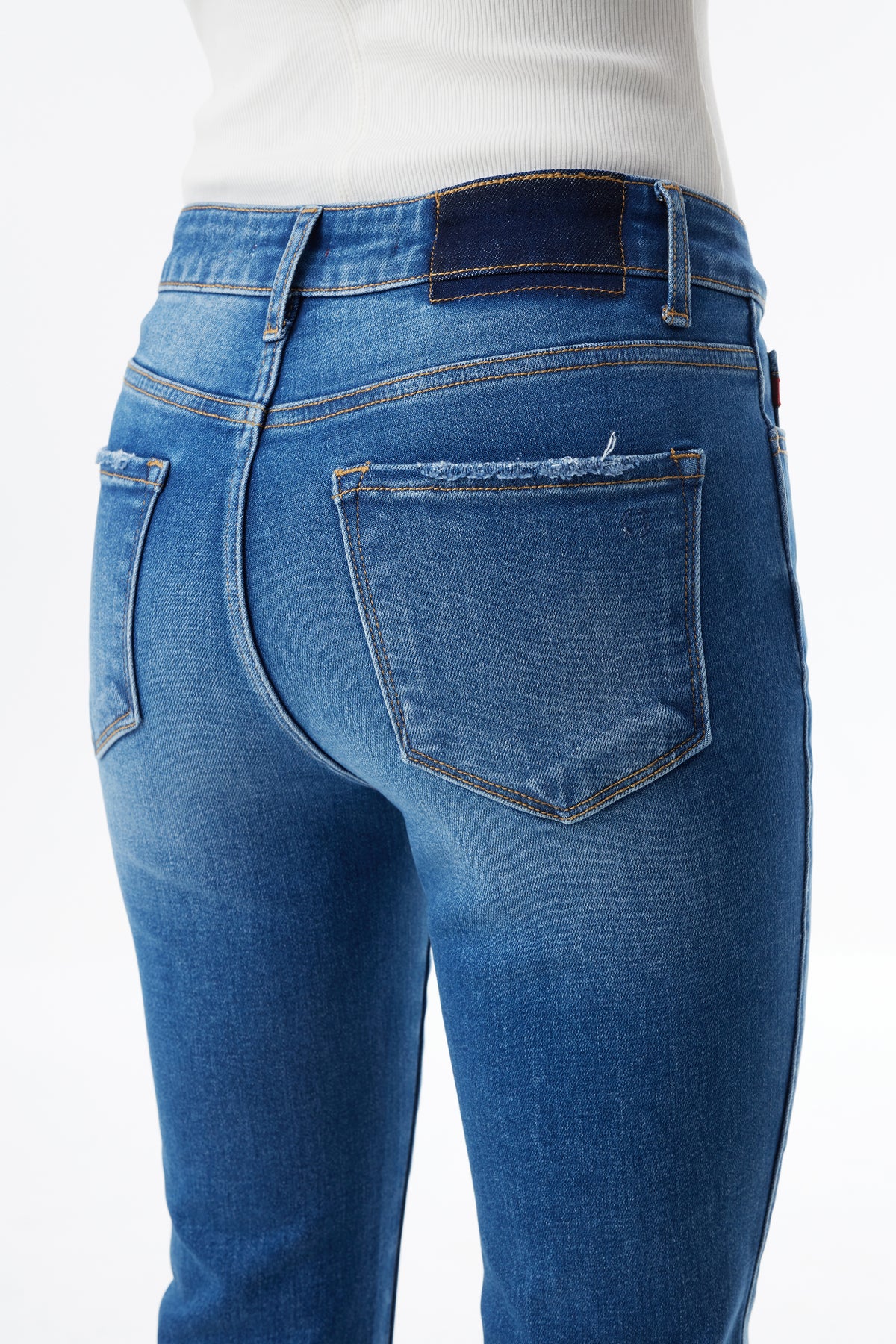 HIGH RISE STRAIGHT CROPPED JEANS ESFT630508